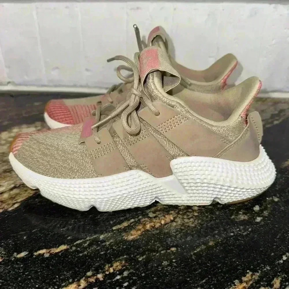 Adidas Sneakers Beige Pink Size US 4 Girls / 5.5 Women’s - Picture 4 of 14